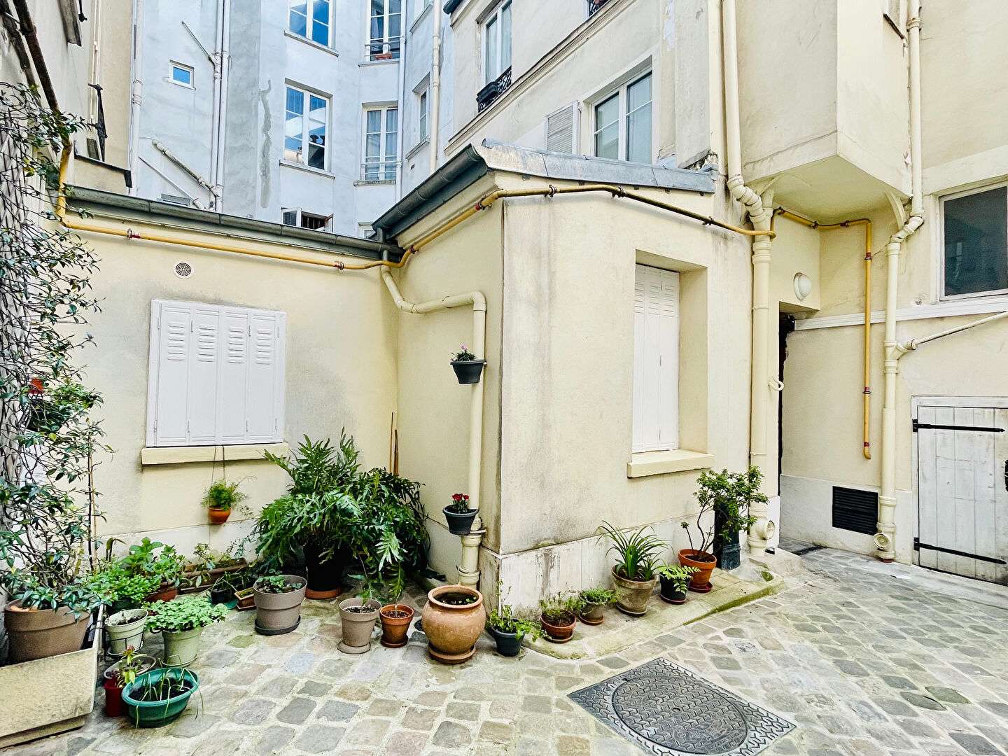 Deux pièces à Montmartre, donnant sur une rue piétonne – 16,56 m2 10