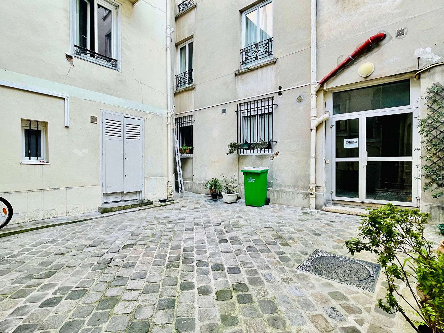 Deux pièces à Montmartre, donnant sur une rue piétonne – 16,56 m2 11