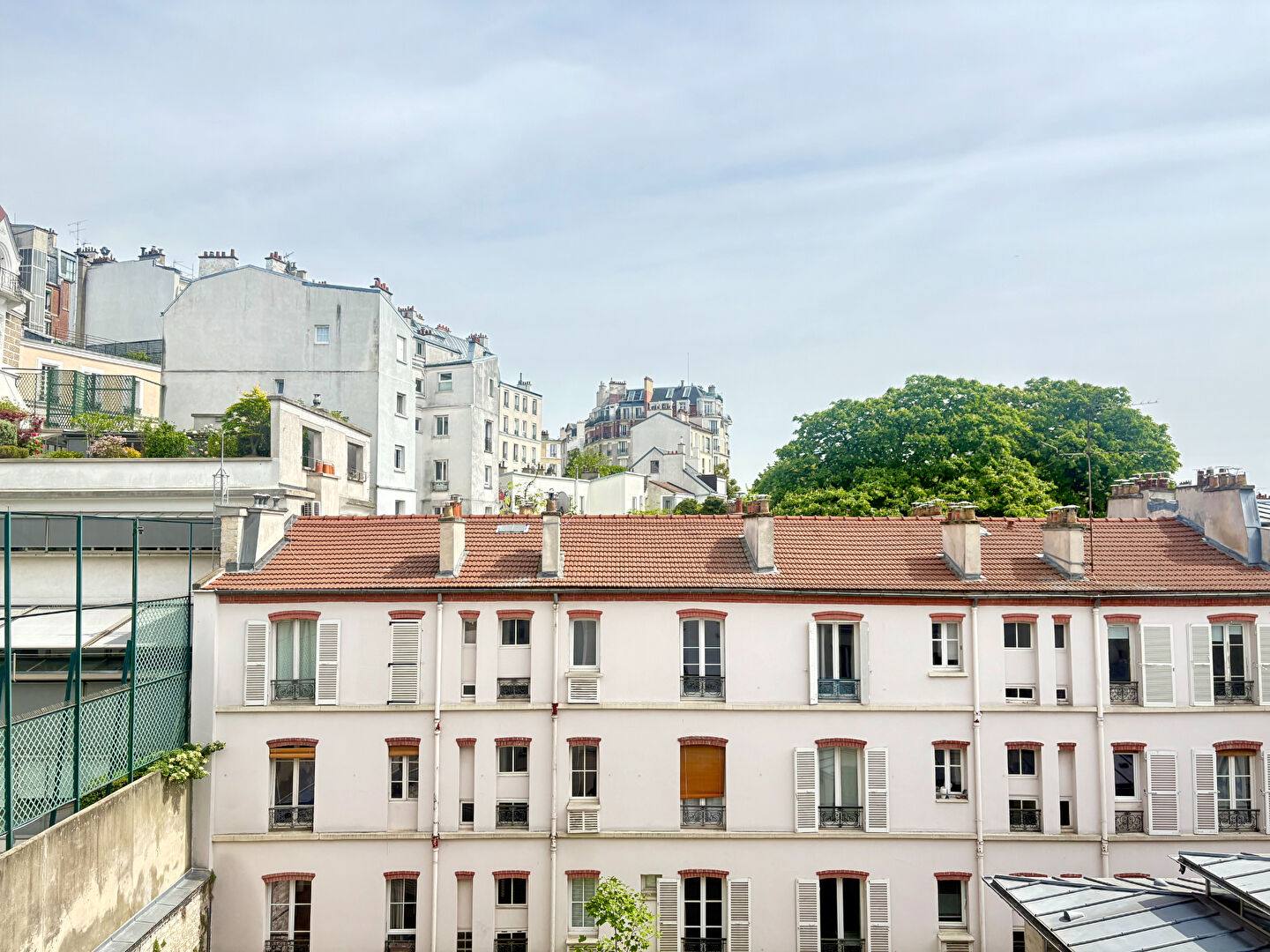 Abbesses – 4e étage lumineux, fort potentiel de rénovation 1