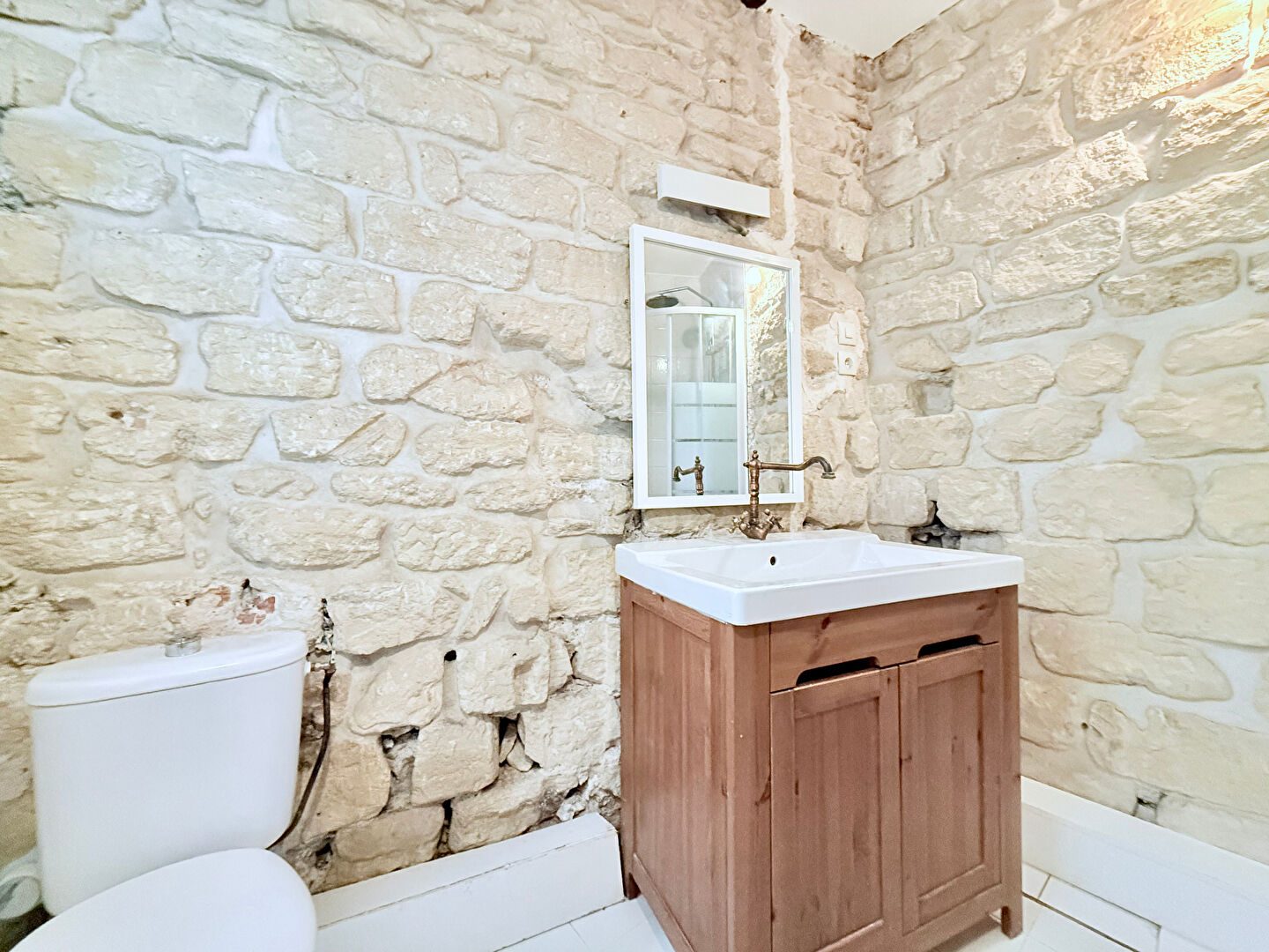 Two rooms well located in Montmartre, close to Place des Abbesses 10