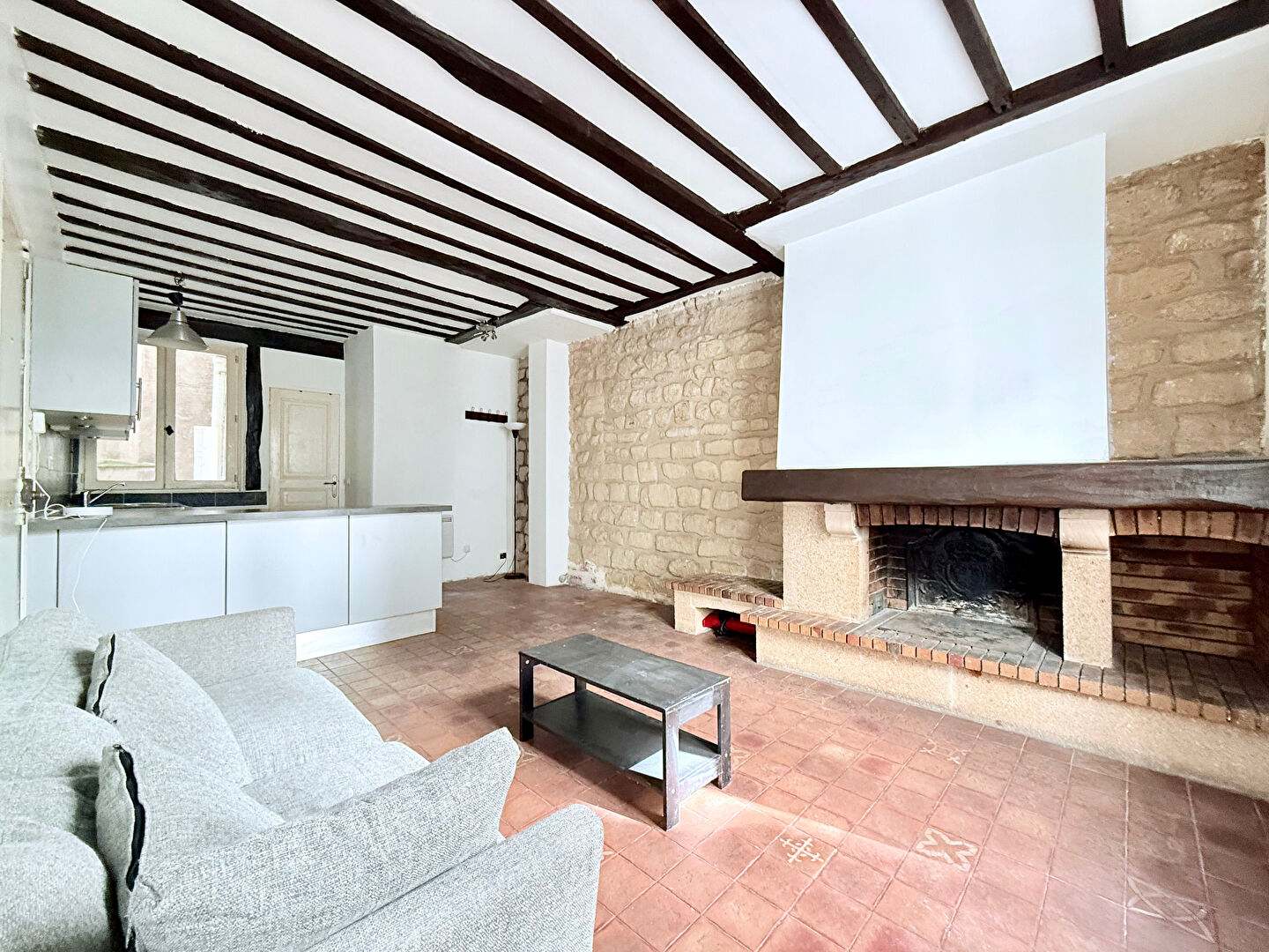 Two rooms well located in Montmartre, close to Place des Abbesses 4