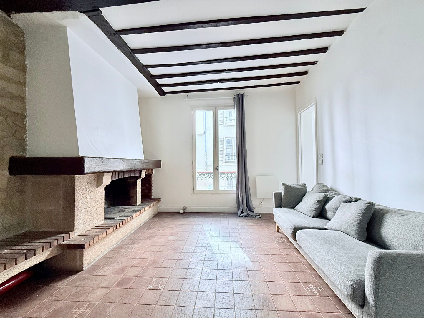 Two rooms well located in Montmartre, close to Place des Abbesses 7