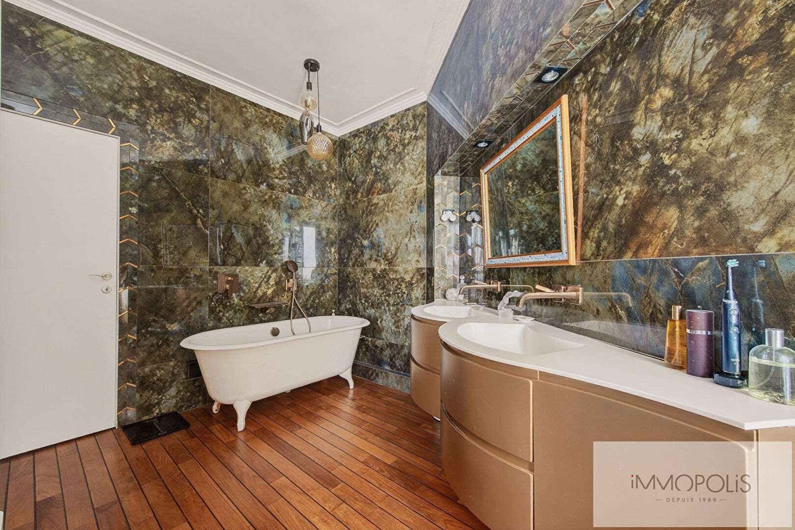 Appartement haussmannien avec balcon et potentiel 3 chambres 10