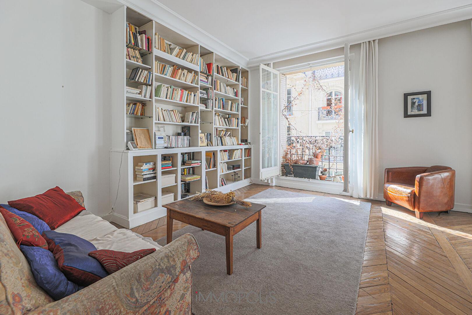 Very beautiful classic 3 Room Lapeyrere Elevator! 3