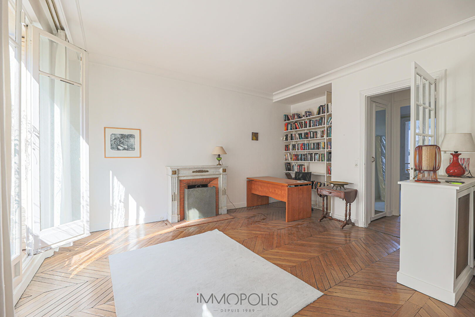 Very beautiful classic 3 Room Lapeyrere Elevator! 4