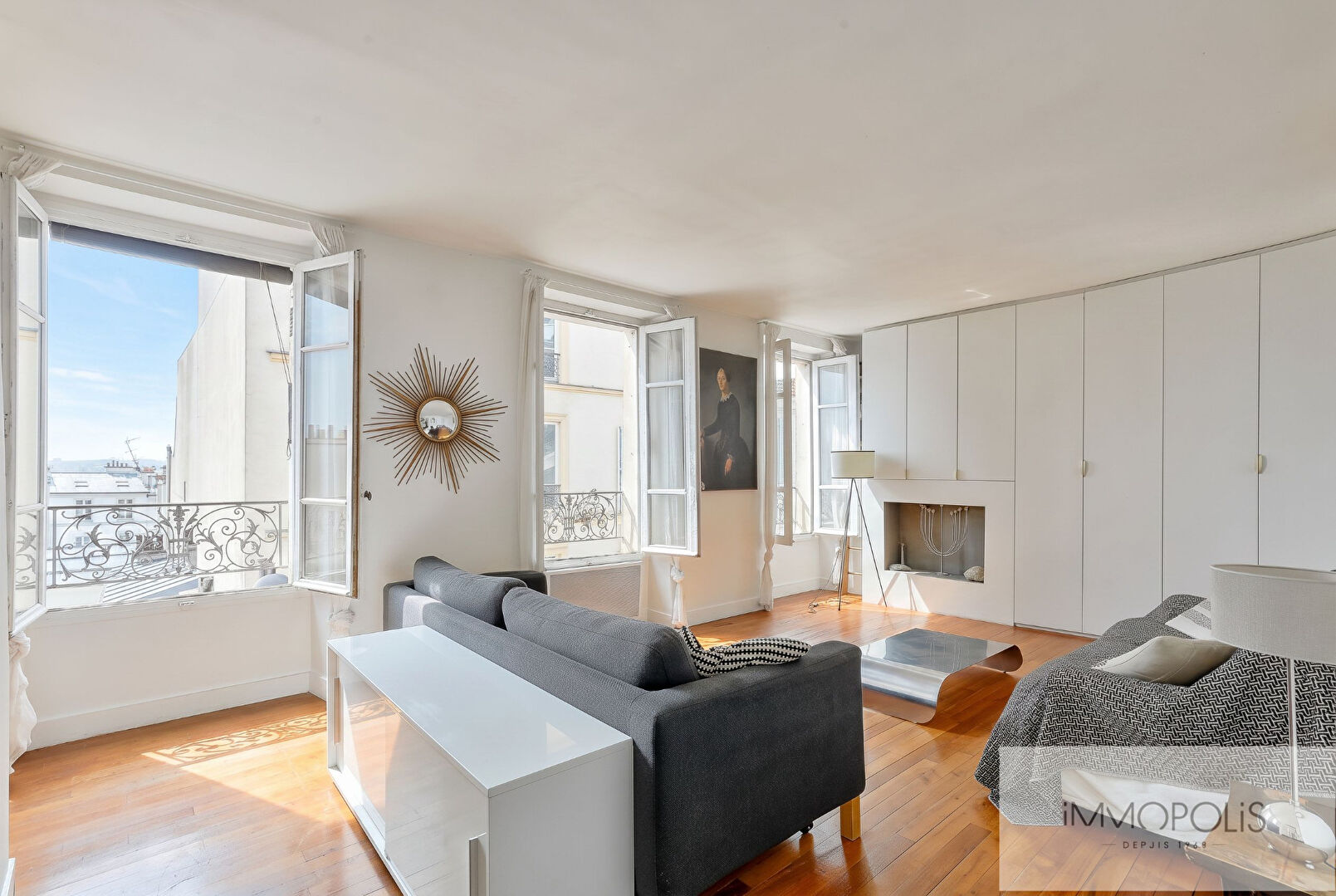 Rue Berthe – Montmartre – Top floor crossing – Unobstructed view facing south over Paris. 1 Rue Berthe – Montmartre – Top floor crossing – Unobstructed view facing south over Paris. 1