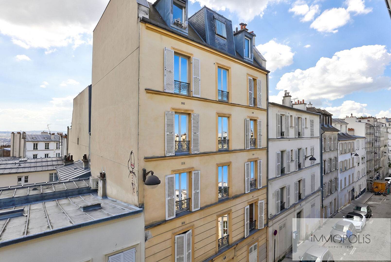 Rue Berthe – Montmartre – Top floor crossing – Unobstructed view facing south over Paris. 13 Rue Berthe – Montmartre – Top floor crossing – Unobstructed view facing south over Paris. 13