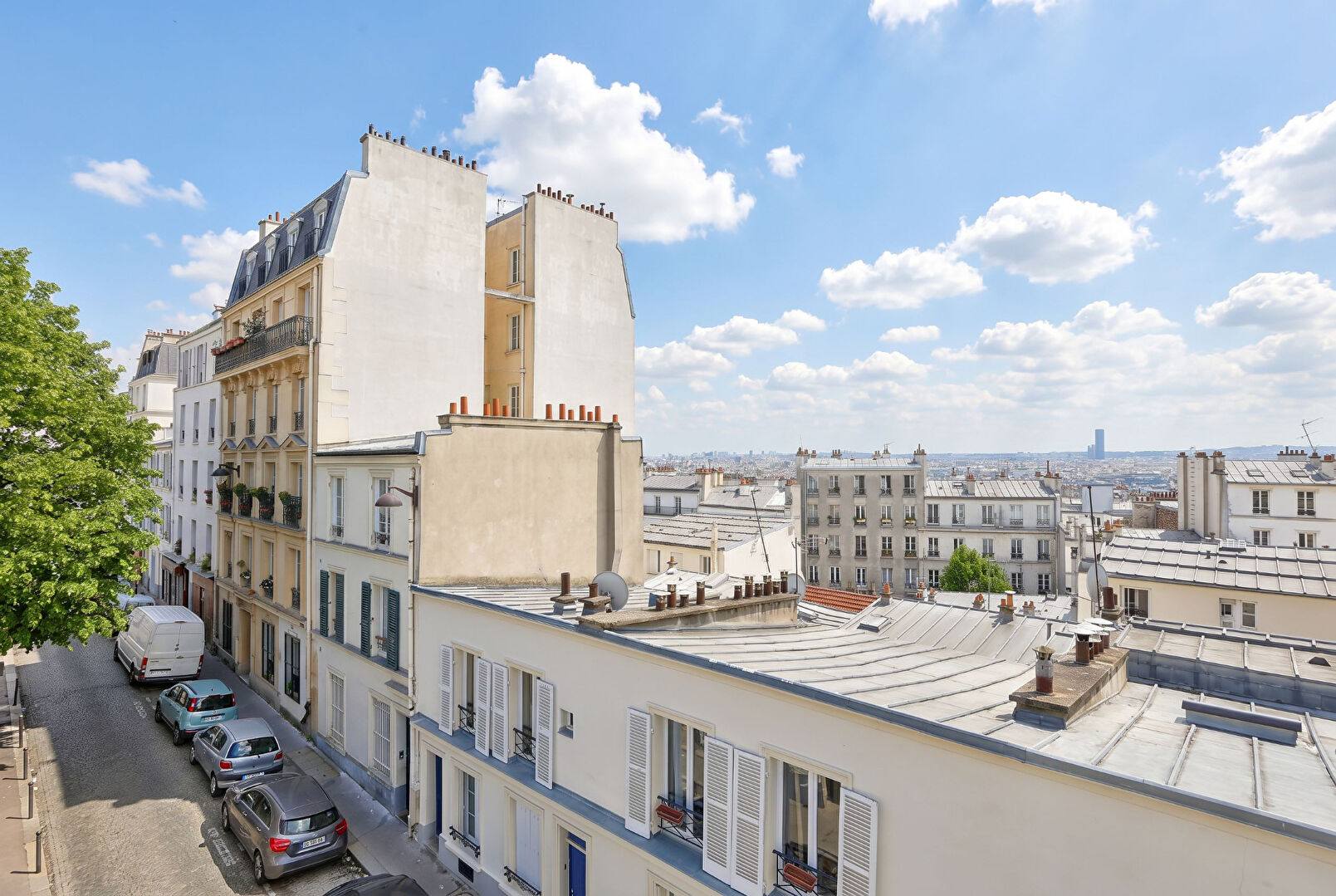 Rue Berthe – Montmartre – Top floor crossing – Unobstructed view facing south over Paris. 14 Rue Berthe – Montmartre – Top floor crossing – Unobstructed view facing south over Paris. 14