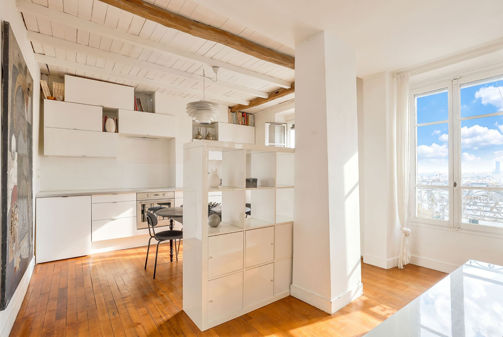 Rue Berthe – Montmartre – Top floor crossing – Unobstructed view facing south over Paris. 2 Rue Berthe – Montmartre – Top floor crossing – Unobstructed view facing south over Paris. 2
