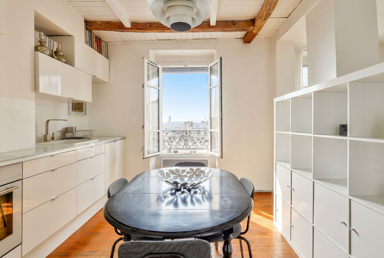 Rue Berthe – Montmartre – Top floor crossing – Unobstructed view facing south over Paris. 3 Rue Berthe – Montmartre – Top floor crossing – Unobstructed view facing south over Paris. 3