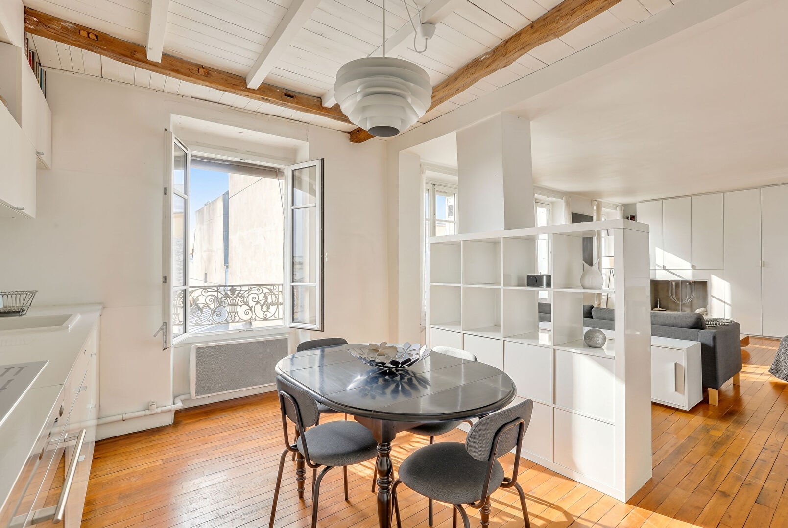 Rue Berthe – Montmartre – Top floor crossing – Unobstructed view facing south over Paris. 6 Rue Berthe – Montmartre – Top floor crossing – Unobstructed view facing south over Paris. 6