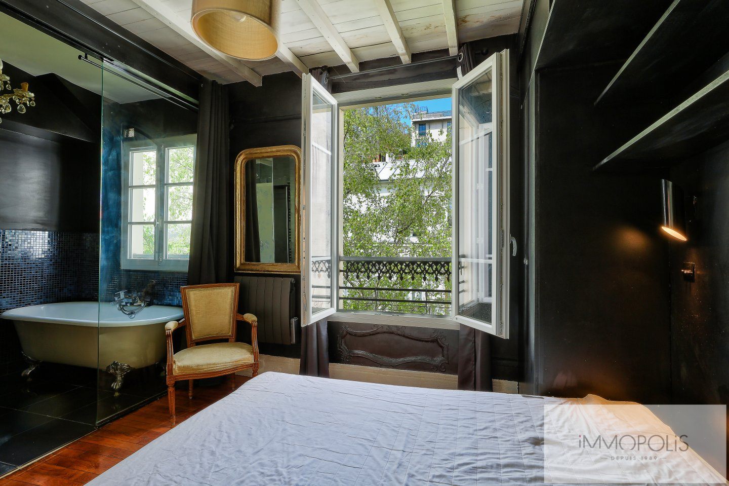 Rue Berthe – Montmartre – Top floor crossing – Unobstructed view facing south over Paris. 9 Rue Berthe – Montmartre – Top floor crossing – Unobstructed view facing south over Paris. 9