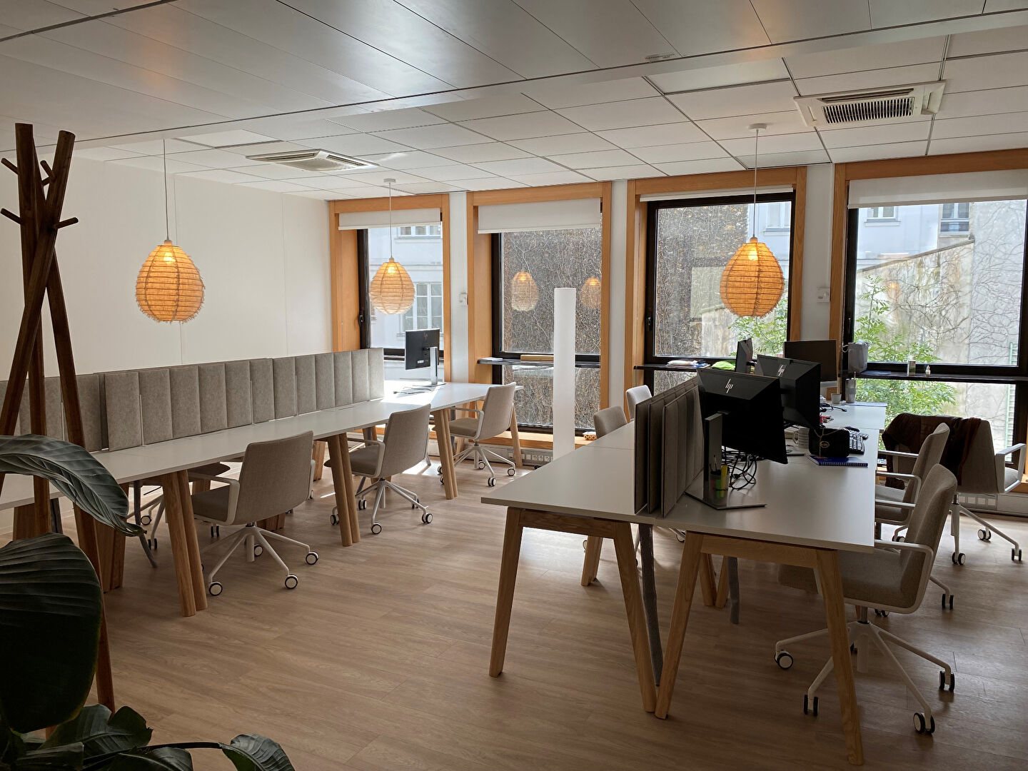 Sublet of 35 m² of modern offices in a high-end building, Paris 16th, Boissière metro station 2