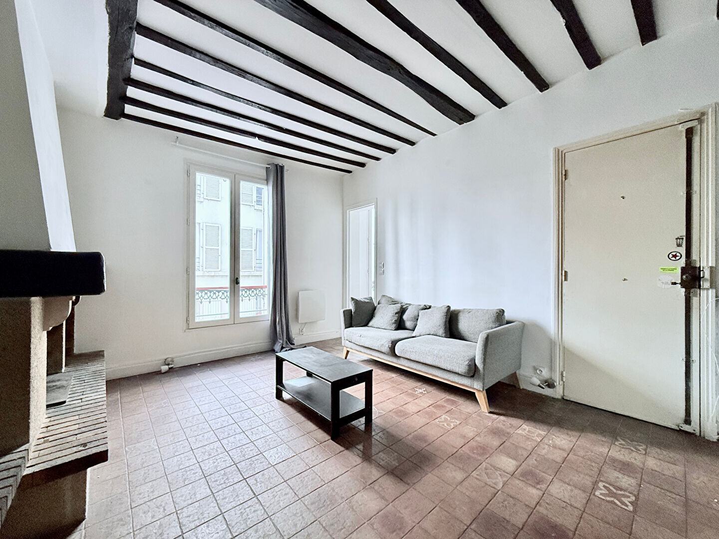 Two rooms well located in Montmartre, close to Place des Abbesses 1