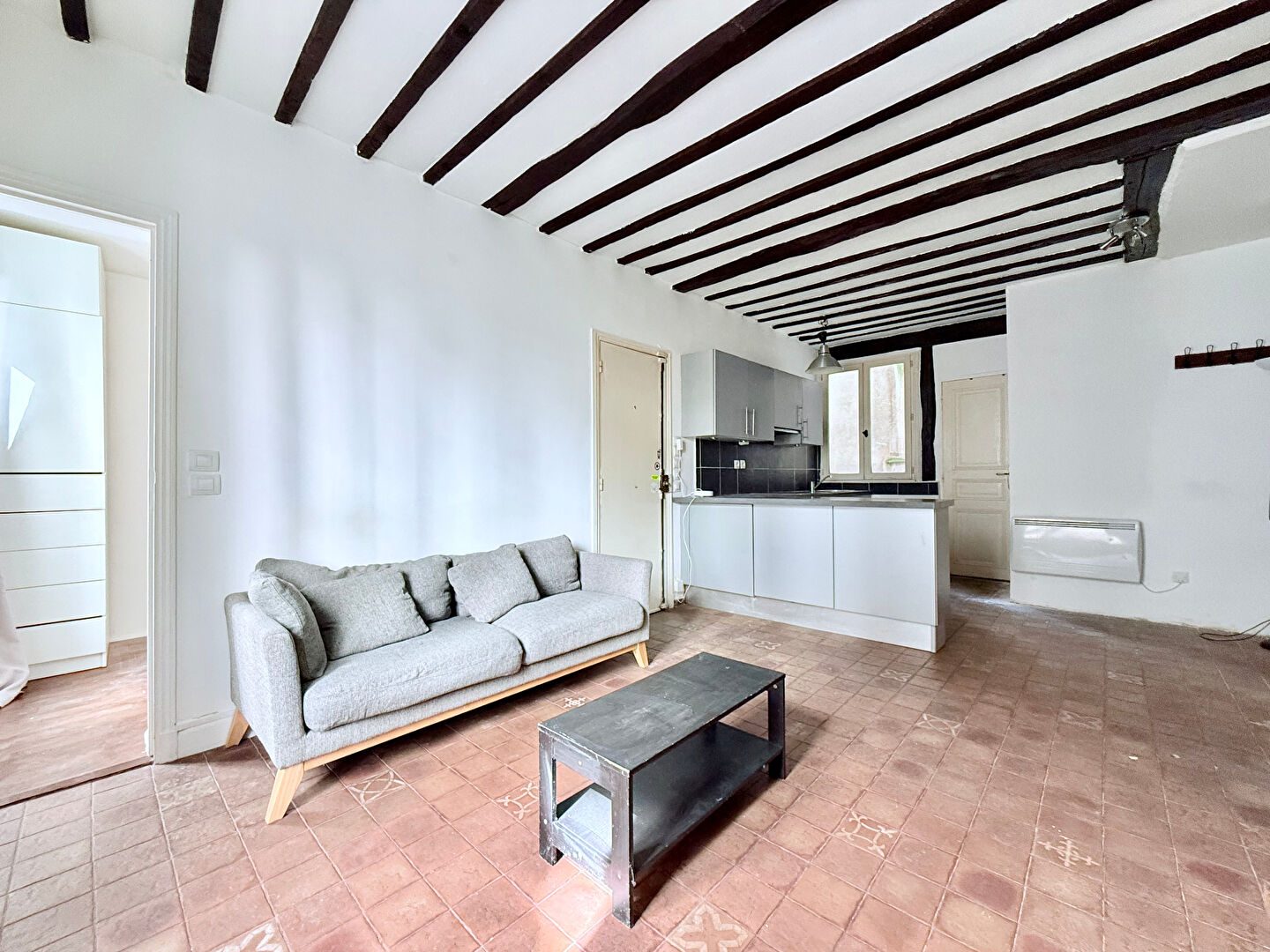 Two rooms well located in Montmartre, close to Place des Abbesses 2