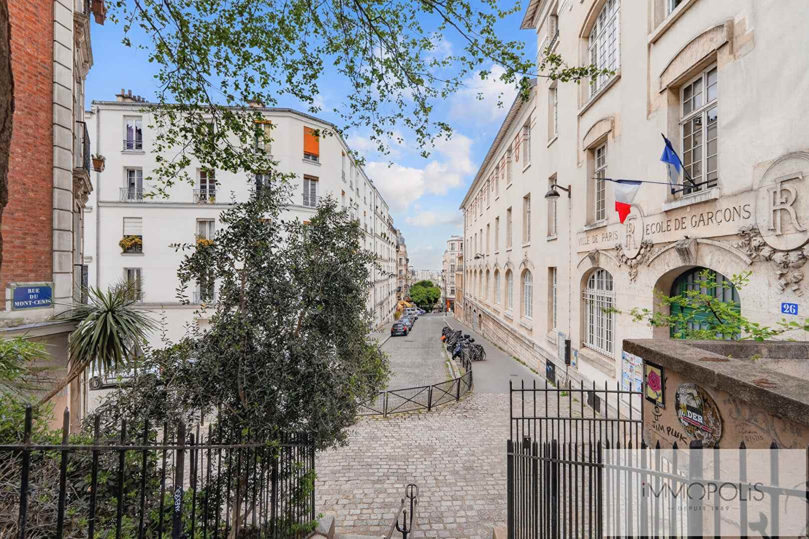 Montmartre – renovated 3 room apartment, potential 2 bedrooms, near Sacré-Coeur 14