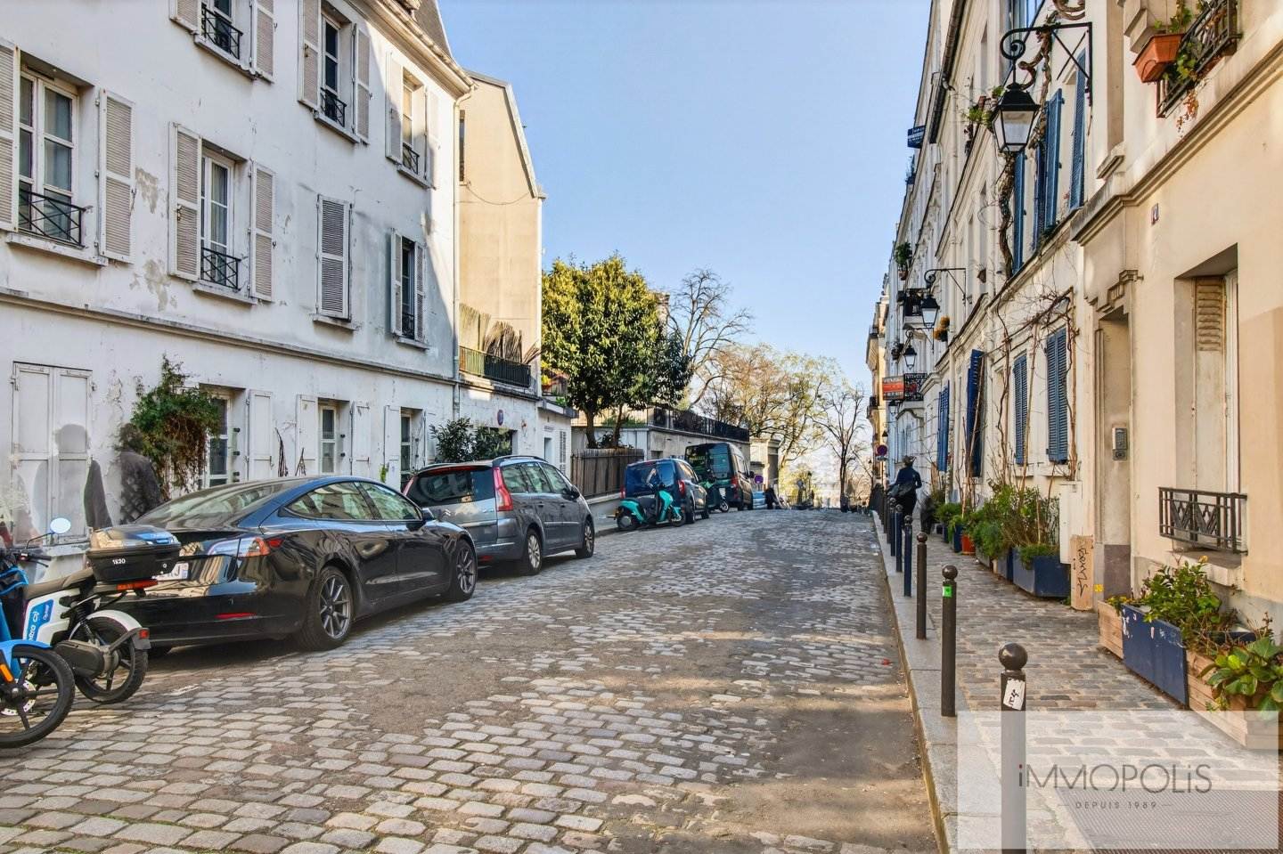 Rue Gabrielle in the heart of Montmartre. 10