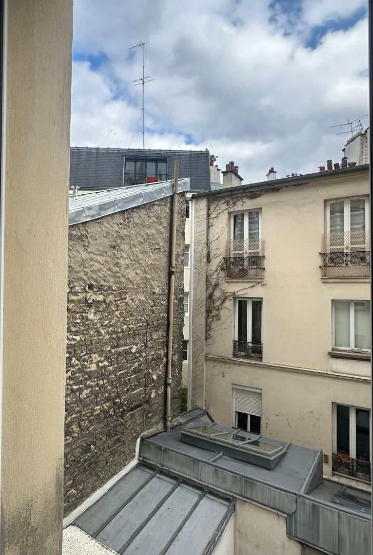 Rue Bachelet Charmant 3 pièces montmartrois 11 Rue Bachelet Charmant 3 pièces montmartrois 11