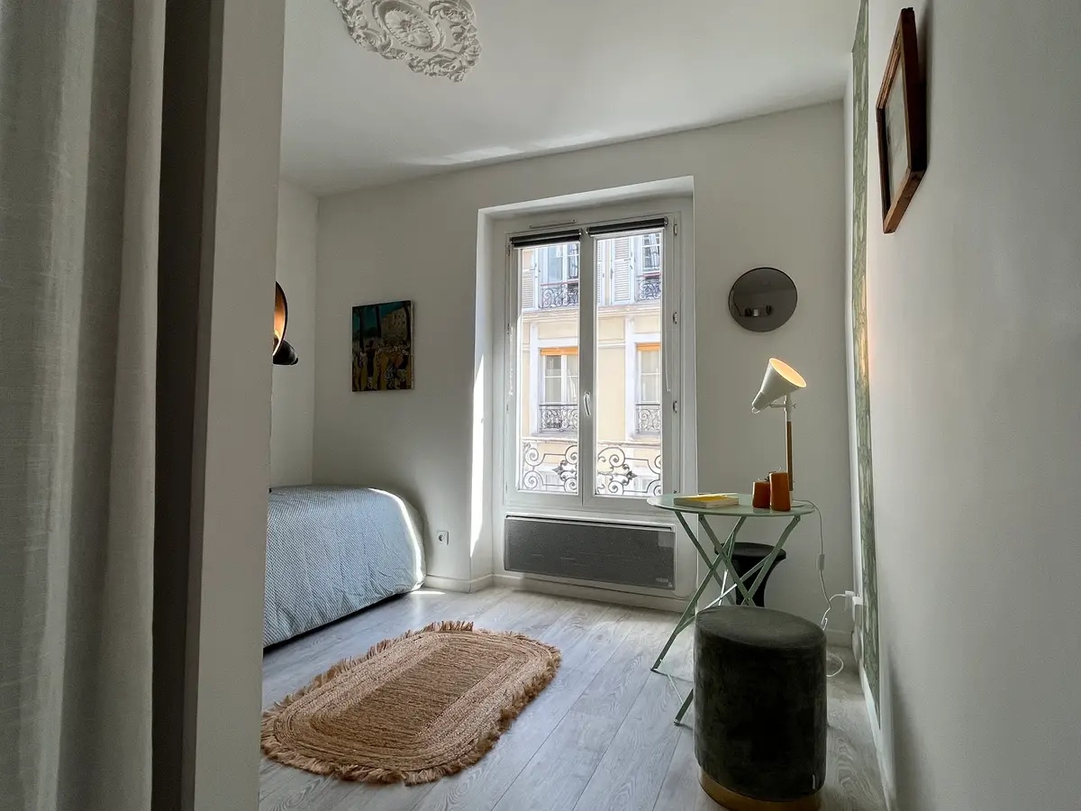 Studio très lumineux au 3e étage d&rsquo;une rue calme et recherchée aux Abbesses 5