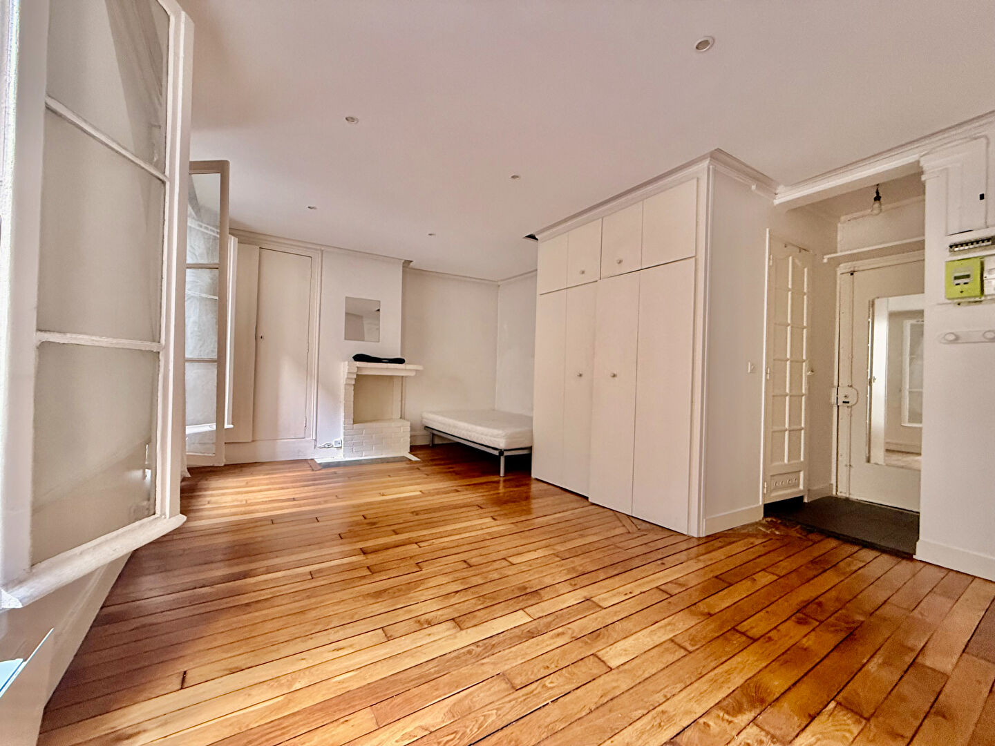 Studio lumineux et paisible, proche de la place des Abbesses 4