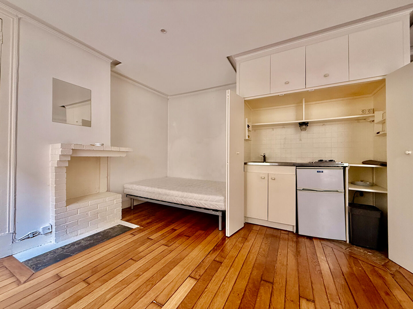 Studio lumineux et paisible, proche de la place des Abbesses 5