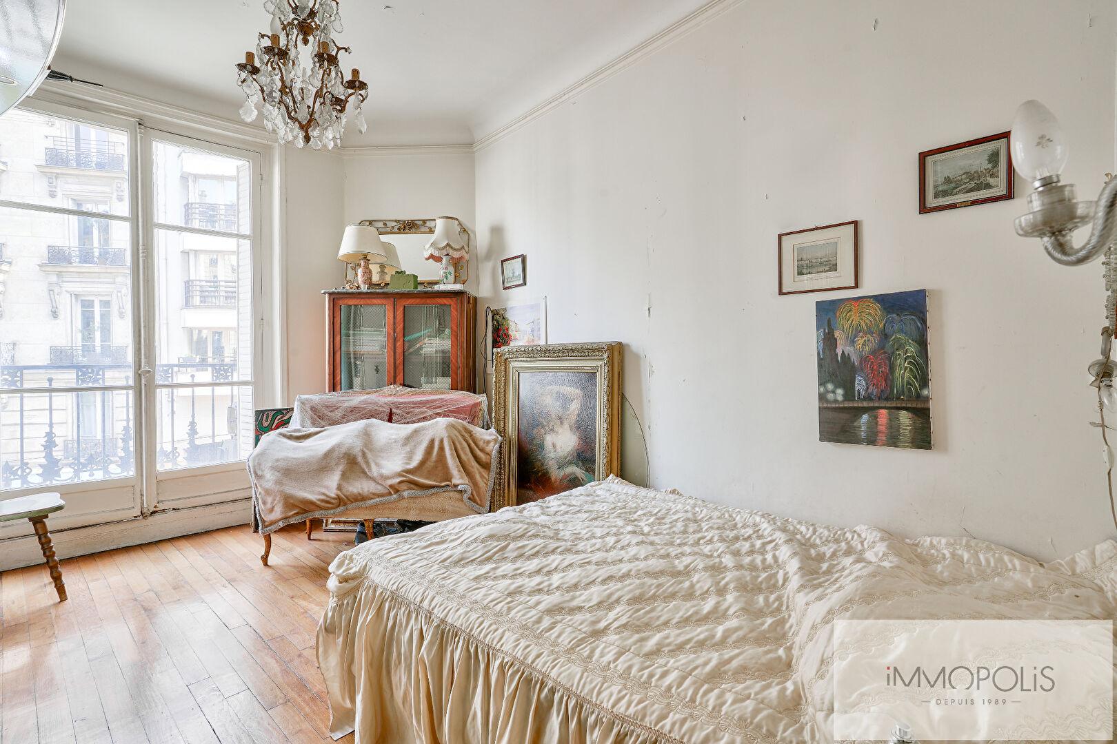 Rare opportunity: bare sale – ownership of a charming apartment to modernize, Lamarck-Caulaincourt district 6