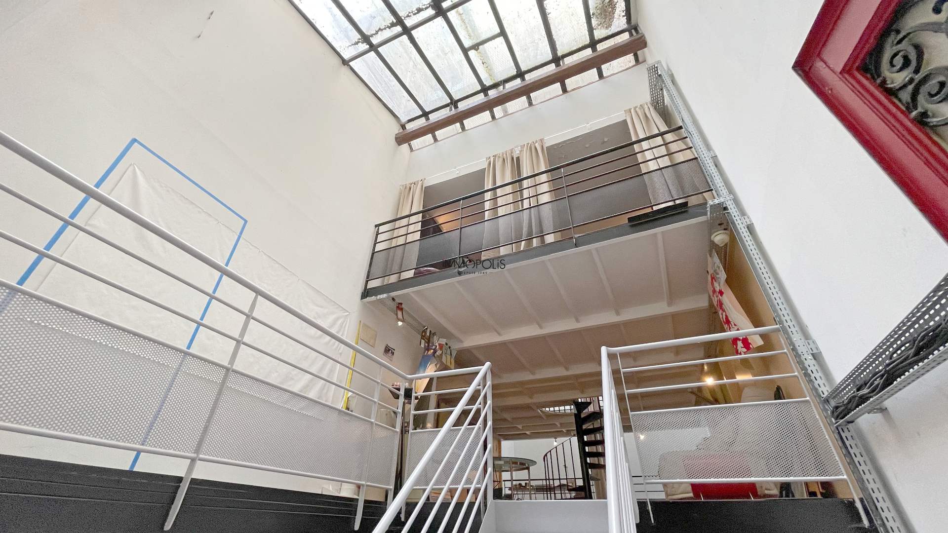 Atypical loft for local use (mixed use possible), 156 m² on 3 levels with glass roofs: Paris 18-9th, Martyrs / Clichy 5