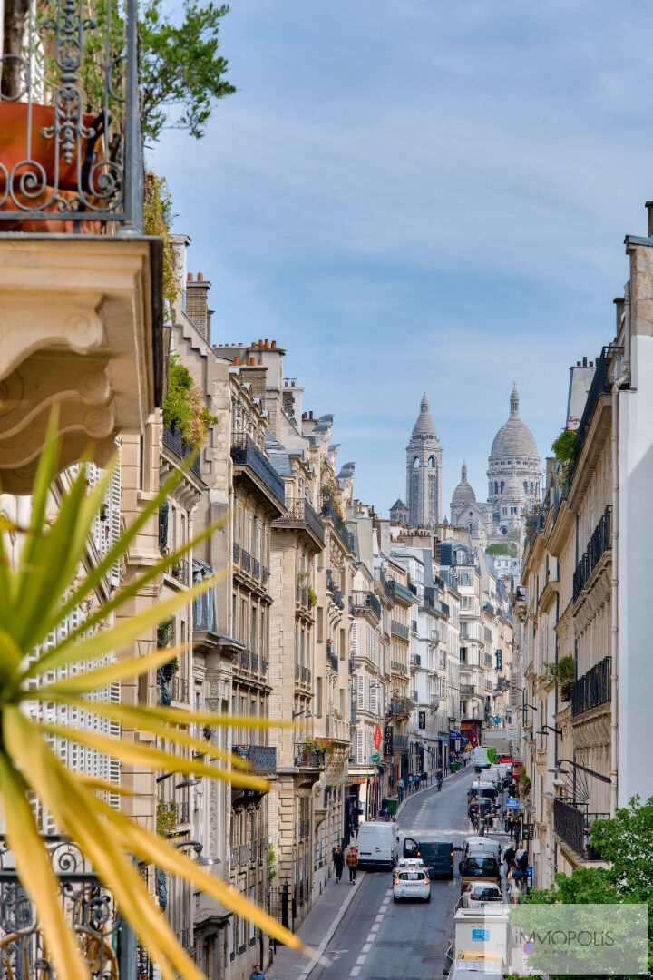 Haussmannian apartment with balcony and potential 3 bedrooms 16