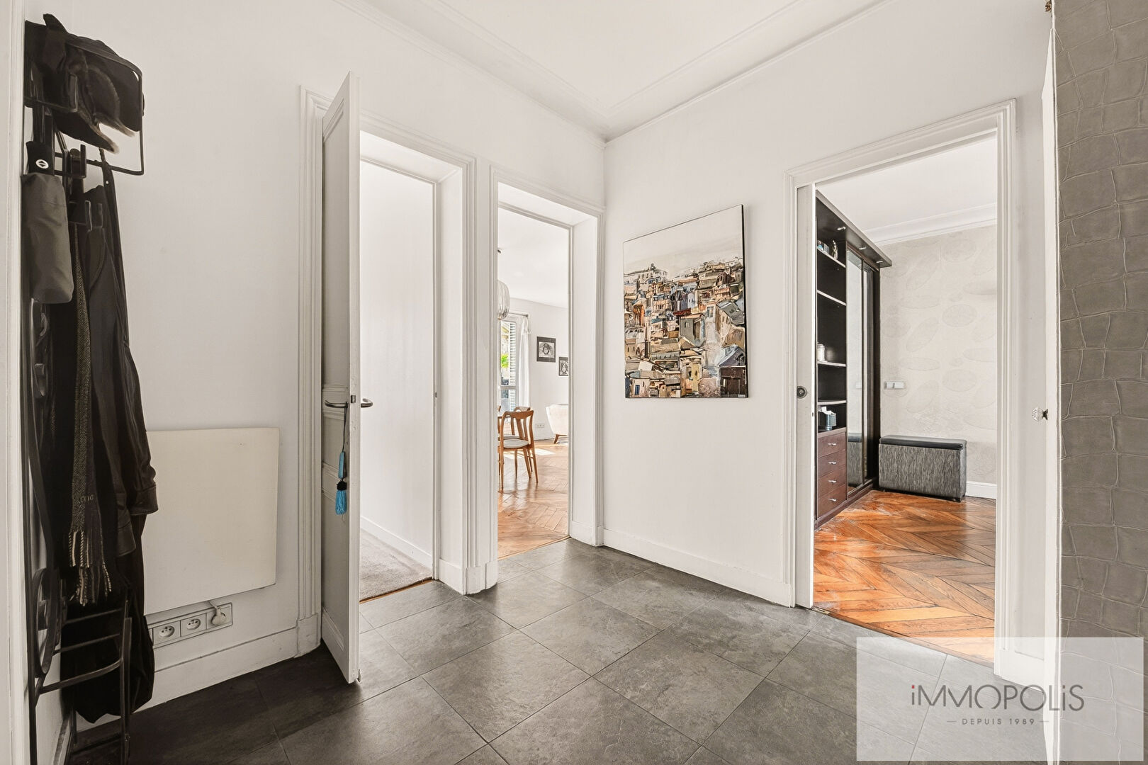 Haussmannian apartment with balcony and potential 3 bedrooms 6