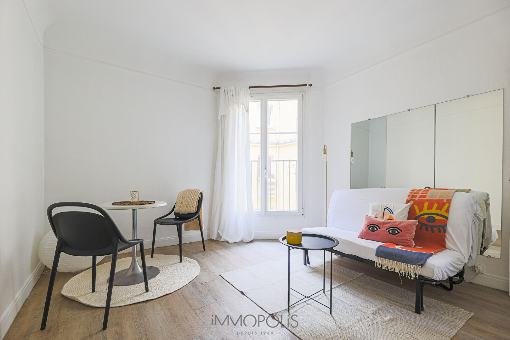 Studio Haut Lamarck / Caulaincourt étage élevé ascenseur ! 2