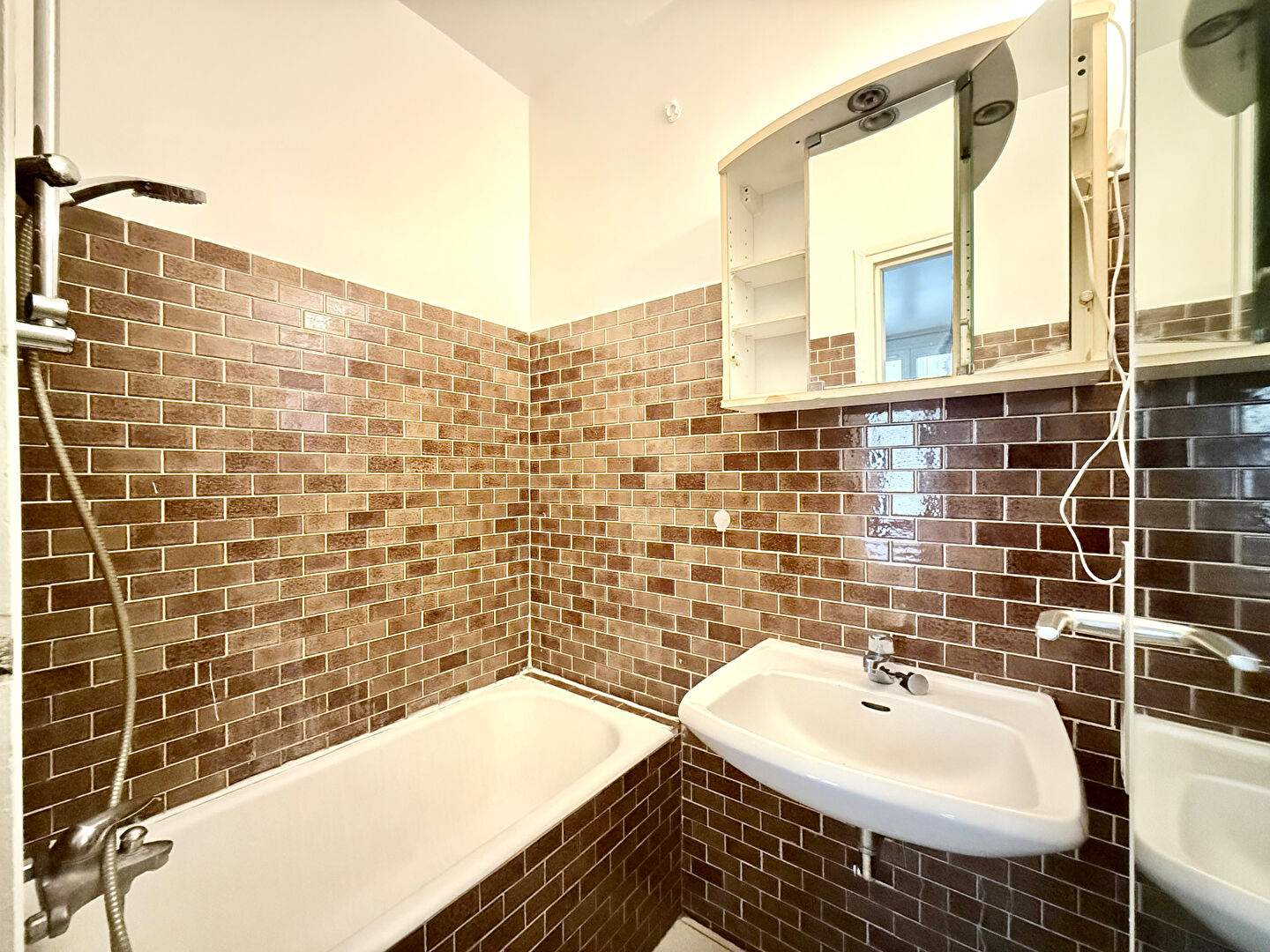 Studio de 15,67 m2, rue Durantin quartier des Abbesses en plein Montmartre 6 Studio de 15,67 m2, rue Durantin quartier des Abbesses en plein Montmartre 6