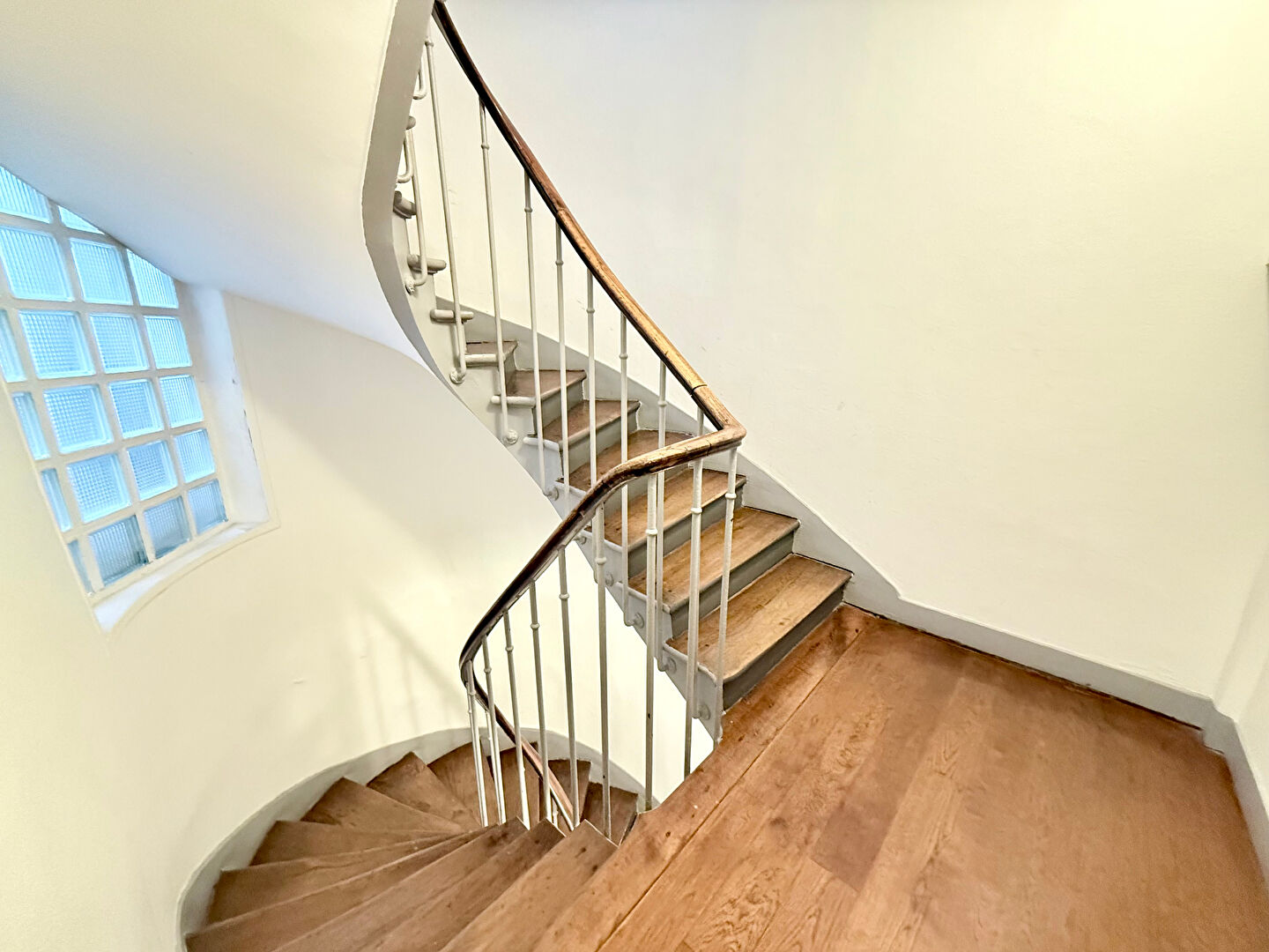 Studio de 15,67 m2, rue Durantin quartier des Abbesses en plein Montmartre 8 Studio de 15,67 m2, rue Durantin quartier des Abbesses en plein Montmartre 8