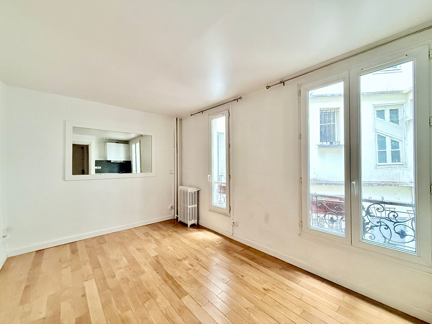 Studio of 15.67 m2, rue Durantin district of Abbesses in the heart of Montmartre 1