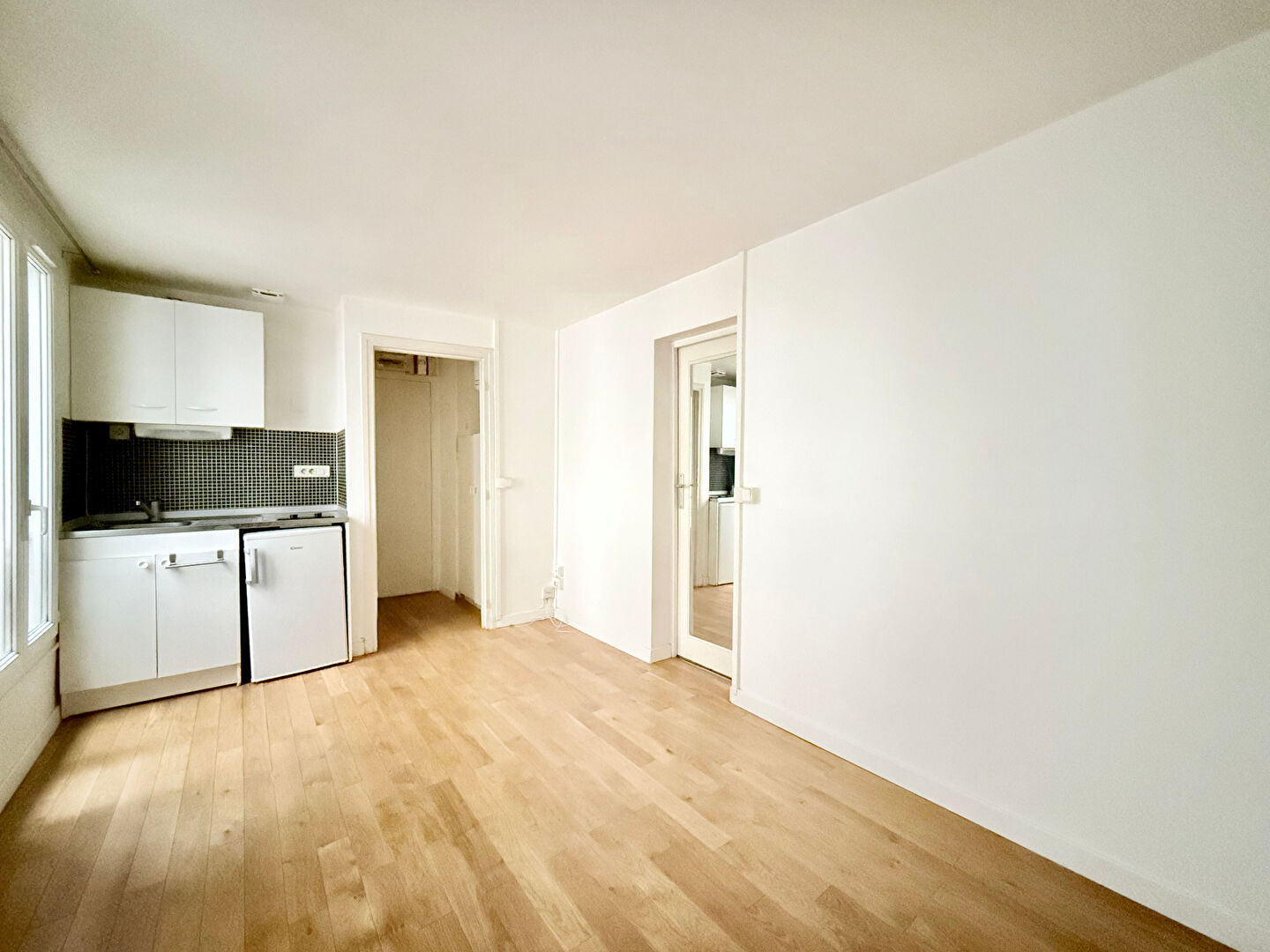 Studio of 15.67 m2, rue Durantin district of Abbesses in the heart of Montmartre 4 Studio of 15.67 m2, rue Durantin district of Abbesses in the heart of Montmartre 4