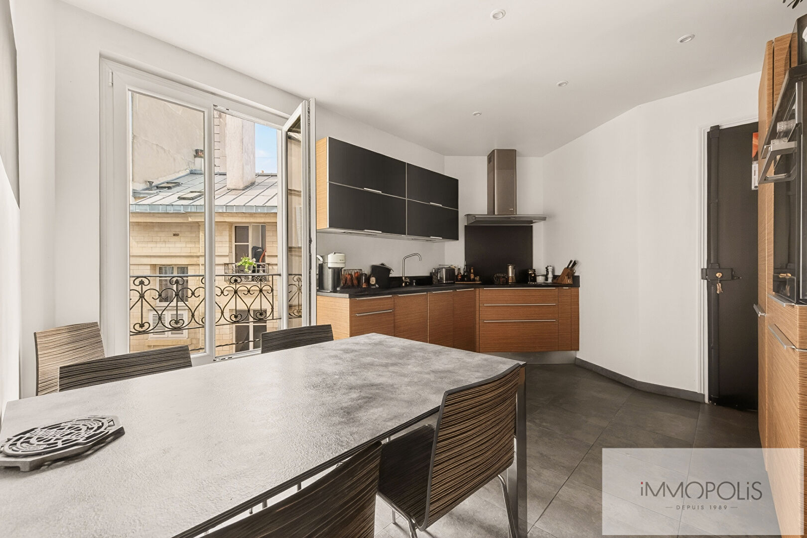 Haussmannian apartment with balcony and potential 3 bedrooms 12 Haussmannian apartment with balcony and potential 3 bedrooms 12