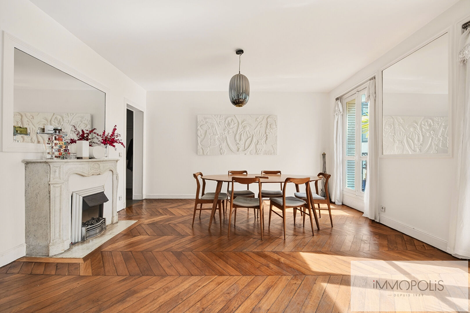 Haussmannian apartment with balcony and potential 3 bedrooms 1
