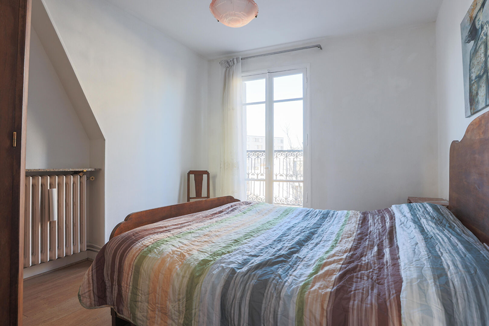 Four rooms on the top floor with a long balcony! 6