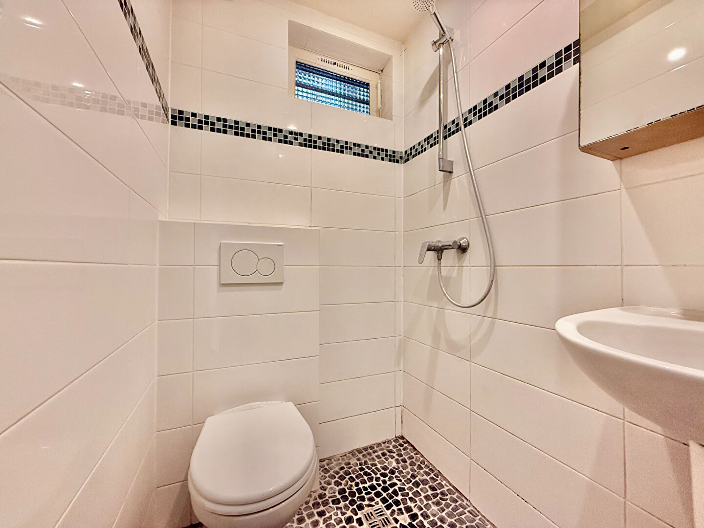 Studio lumineux et paisible, proche de la place des Abbesses 6
