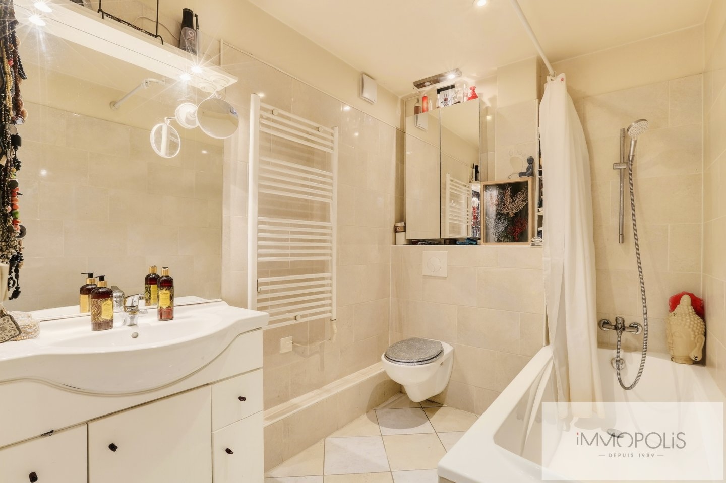 Rue Lamarck proche Square Carpeaux. 11 Rue Lamarck proche Square Carpeaux. 11
