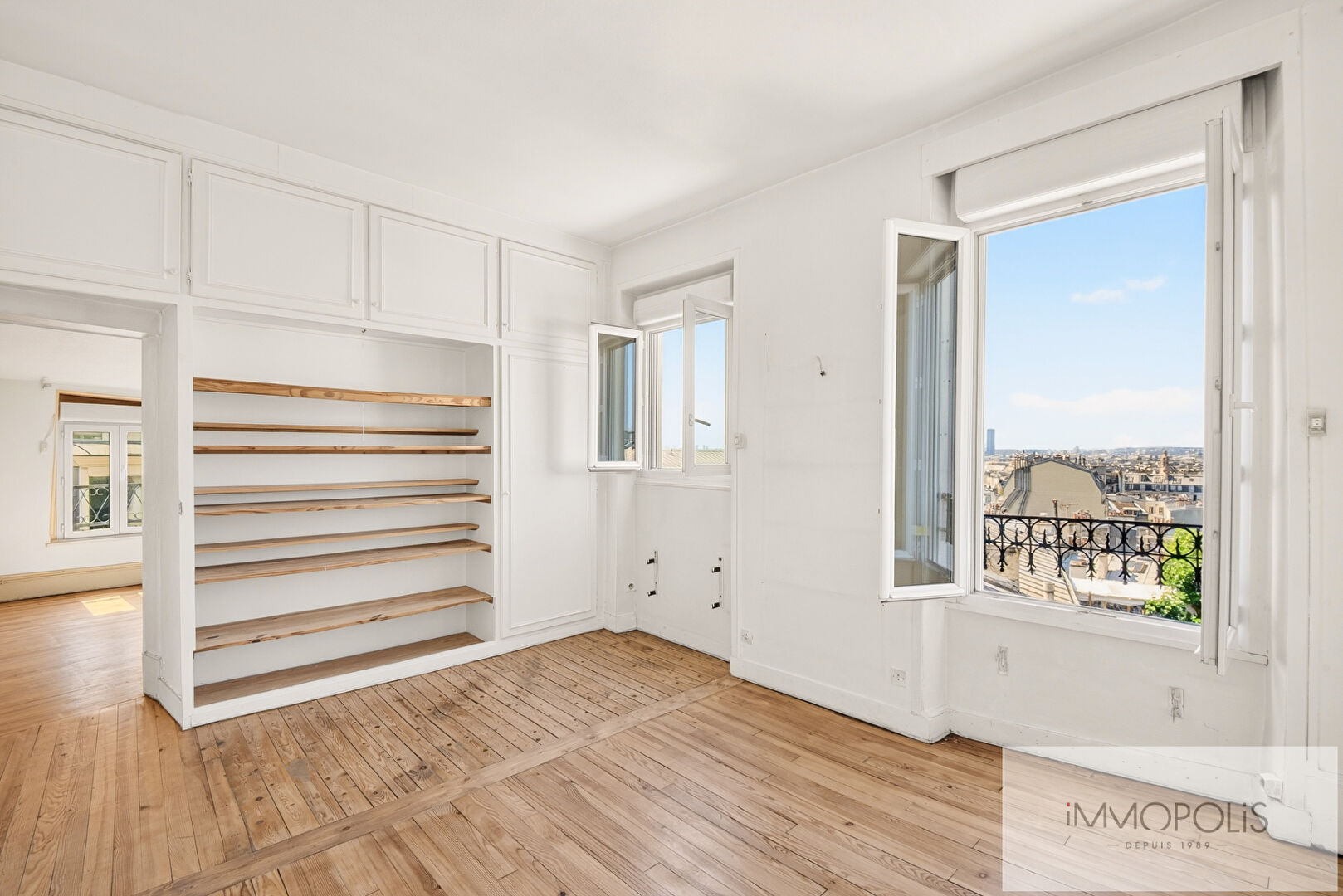 Top floor – Eiffel Tower and Sacré-Coeur view – High potential 2 Top floor – Eiffel Tower and Sacré-Coeur view – High potential 2