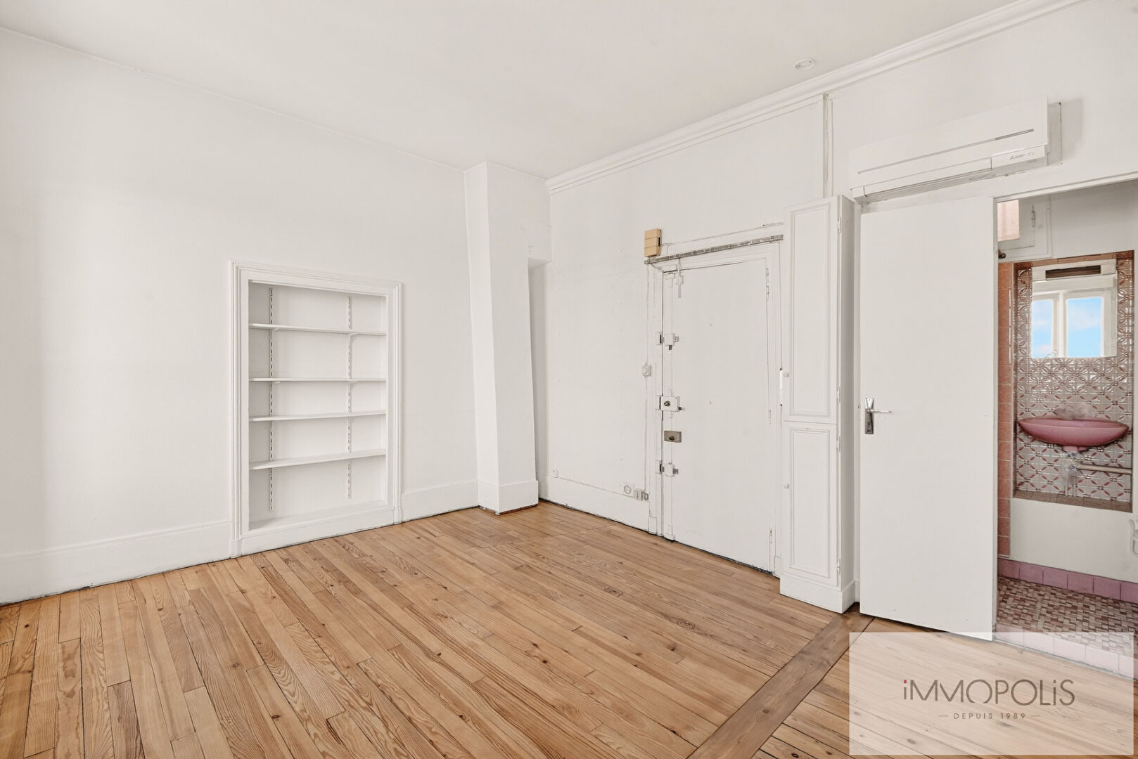 Top floor – Eiffel Tower and Sacré-Coeur view – High potential 3 Top floor – Eiffel Tower and Sacré-Coeur view – High potential 3