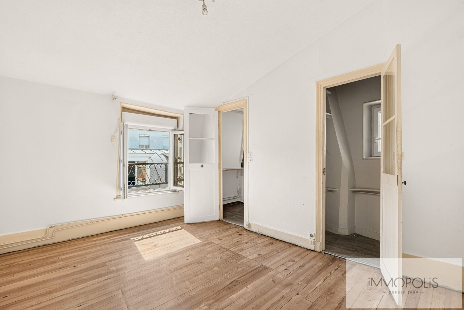 Top floor – Eiffel Tower and Sacré-Coeur view – High potential 4 Top floor – Eiffel Tower and Sacré-Coeur view – High potential 4