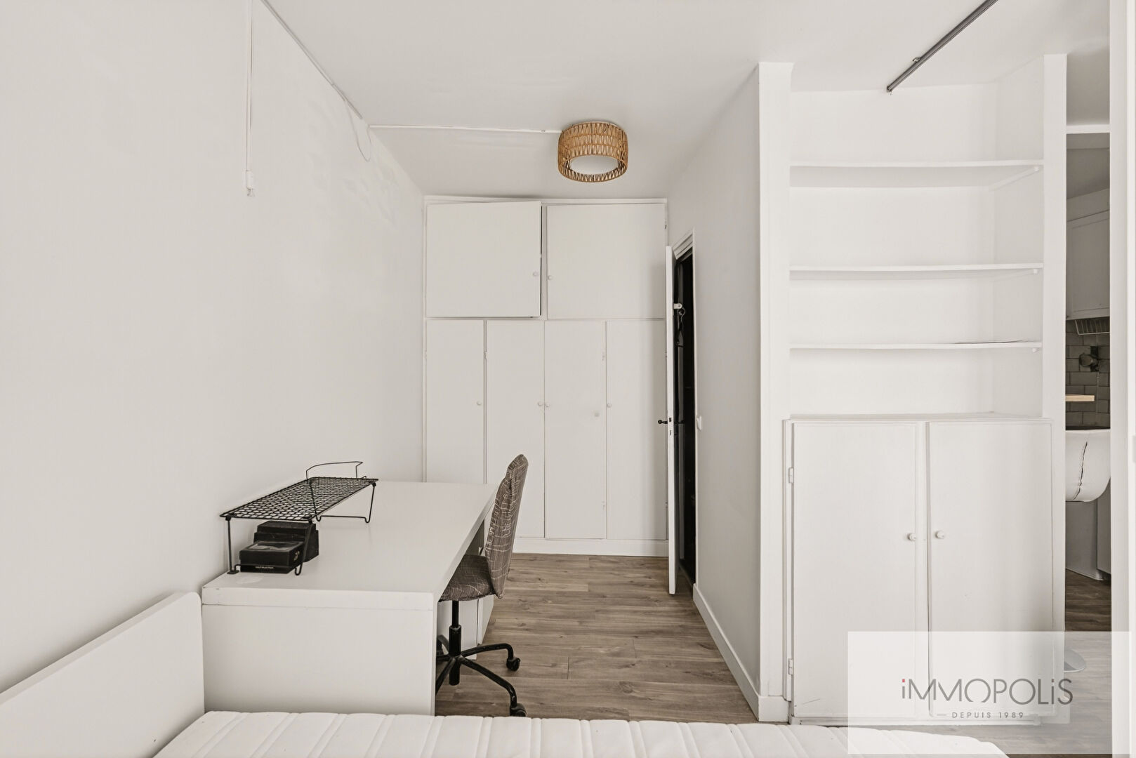 Charming studio on courtyard – Jules Joffrin district 9