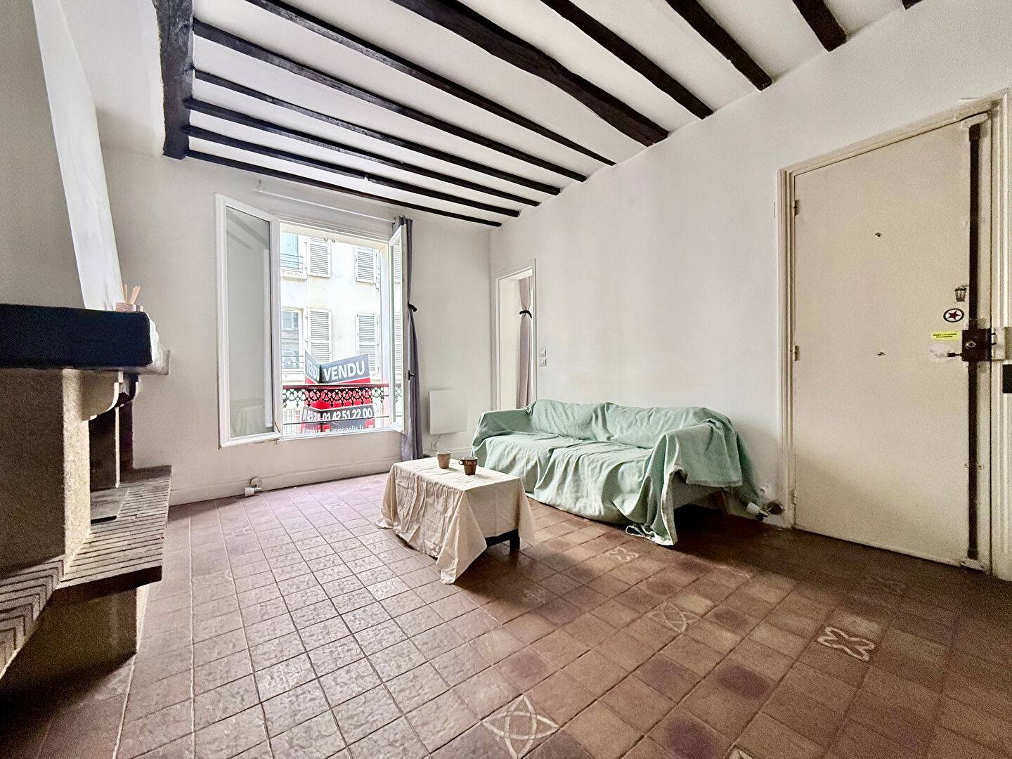 Two rooms well located in Montmartre, close to Place des Abbesses 1