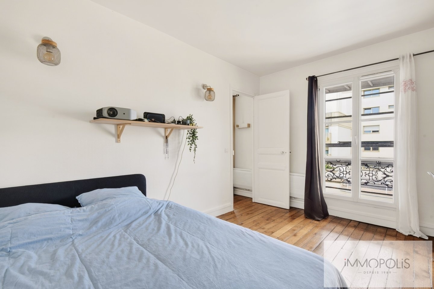 Charming renovated 2 room apartment. 6