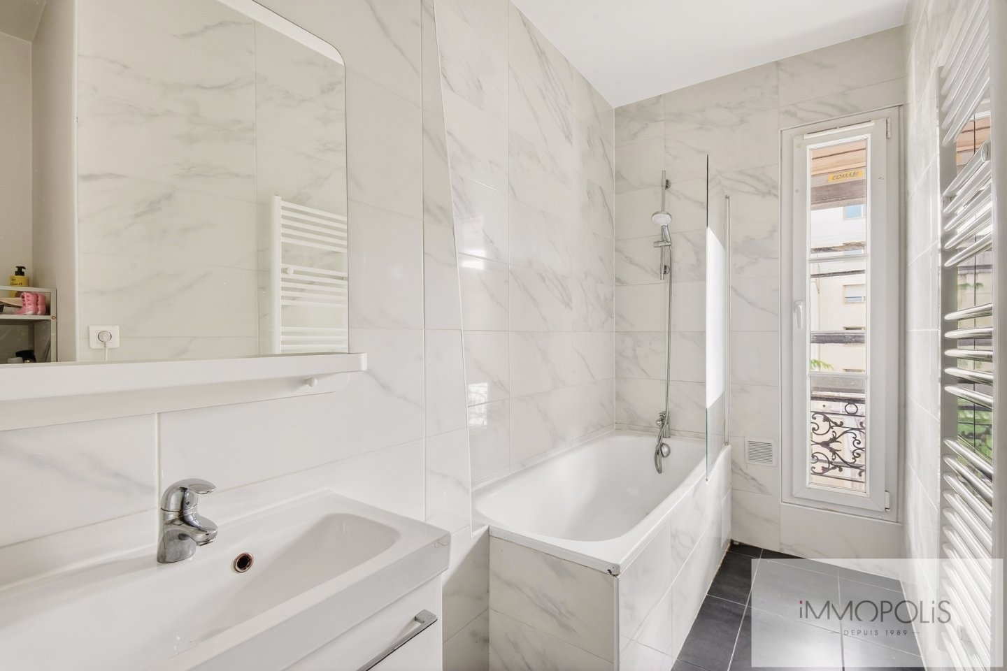 Charming renovated 2 room apartment. 9
