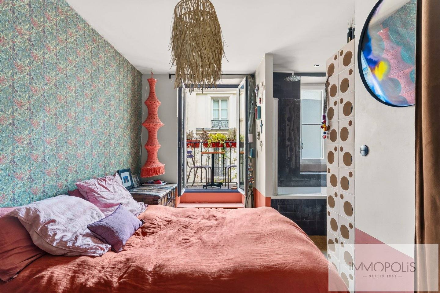 3 pièces entièrement rénové avec balcon. Abbesses. 10