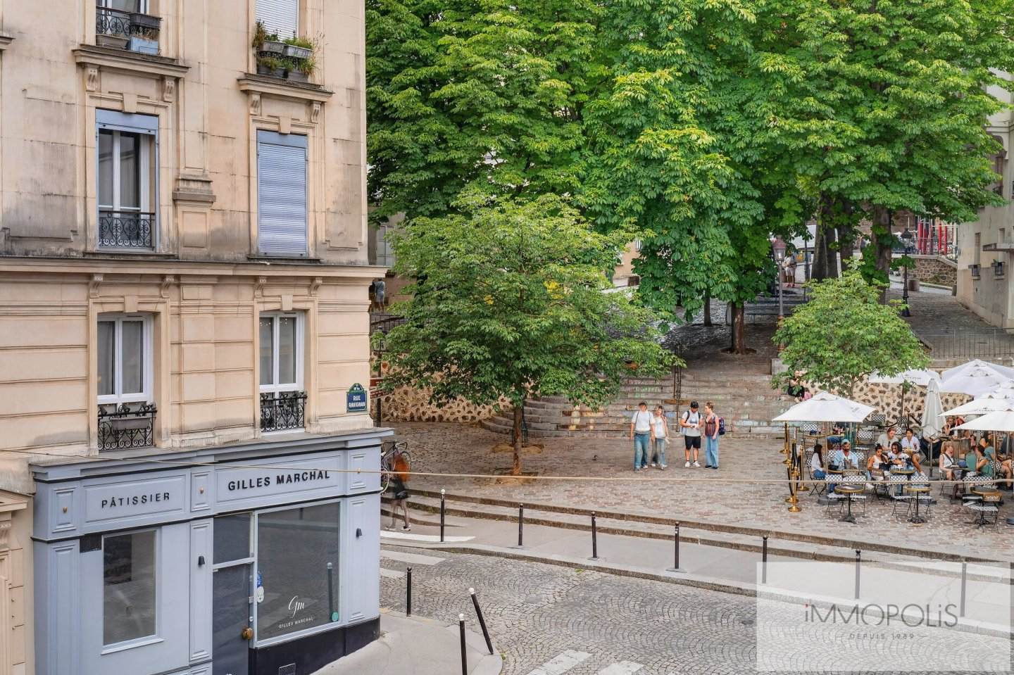 3 pièces entièrement rénové avec balcon. Abbesses. 16