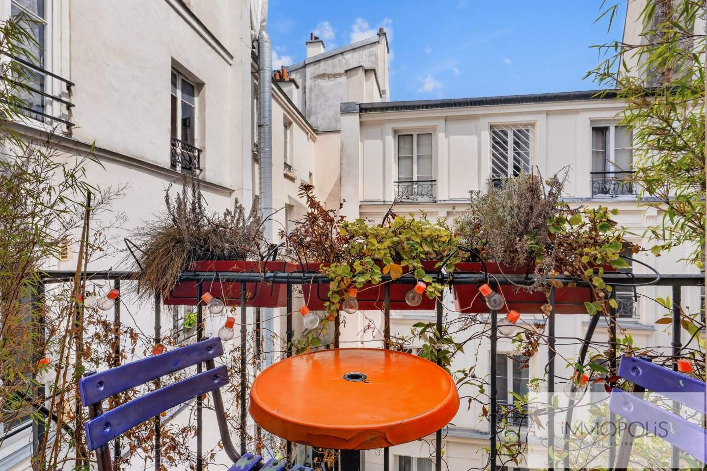 3 pièces entièrement rénové avec balcon. Abbesses. 9