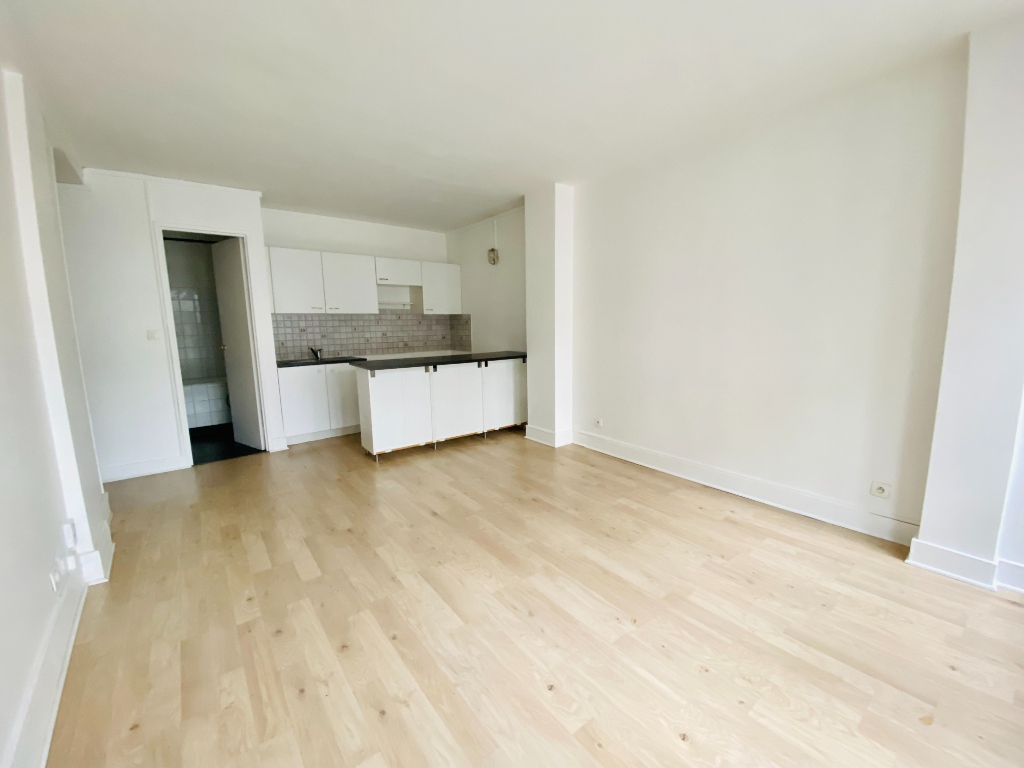 Appartement PARIS 18 – 1 pièce(s) – 30 m2 2